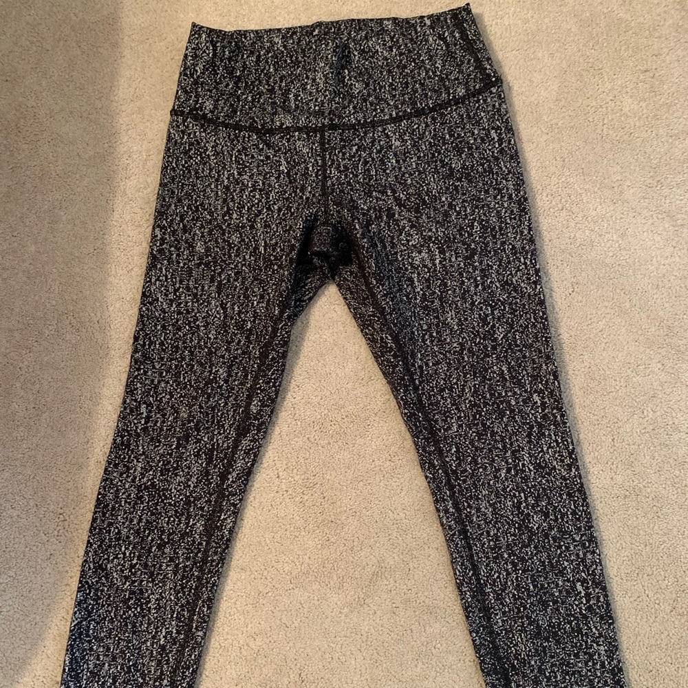 Lululemon Black & White Textured Wunder Unders